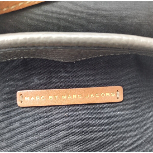 Marc By Marc Jacobs Gray Pebbled Leather Flap Closure Crossbody Bag - Picture 10 of 14